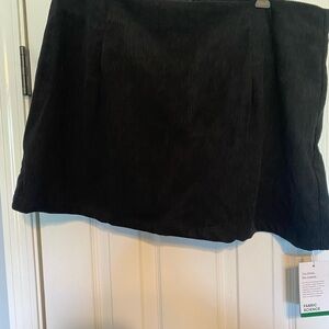 HALARA Black Corduroy Skirt
